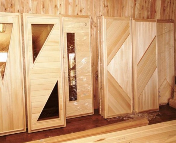 виды деревянных дверей для бани